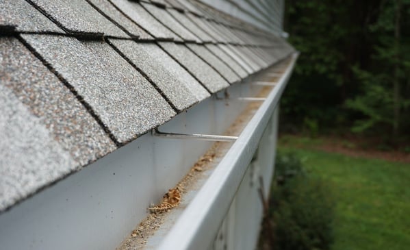 How-to-Fix-Loose-Gutter-Spikes