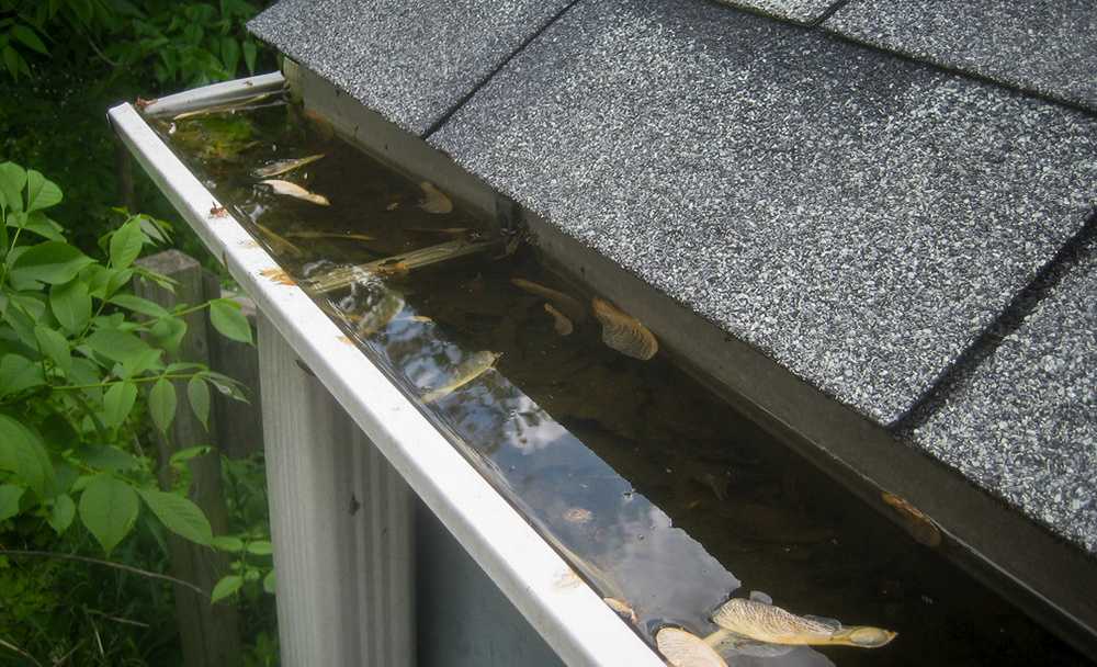 Gutter with standard hooks